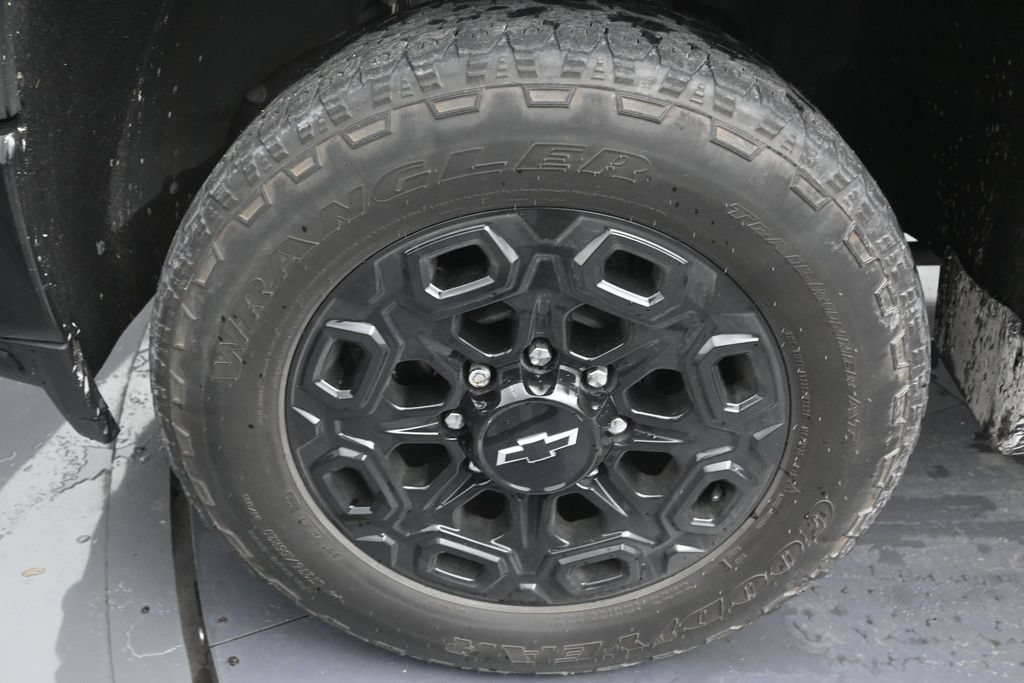 Used 2022 Chevrolet Silverado 2500 LT w/ Midnight Edition AWD/4WD image 9