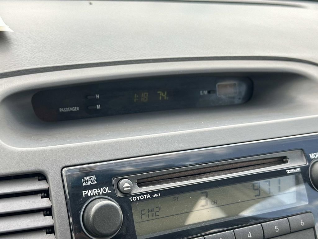Used 2004 Toyota Camry LE FWD image 24