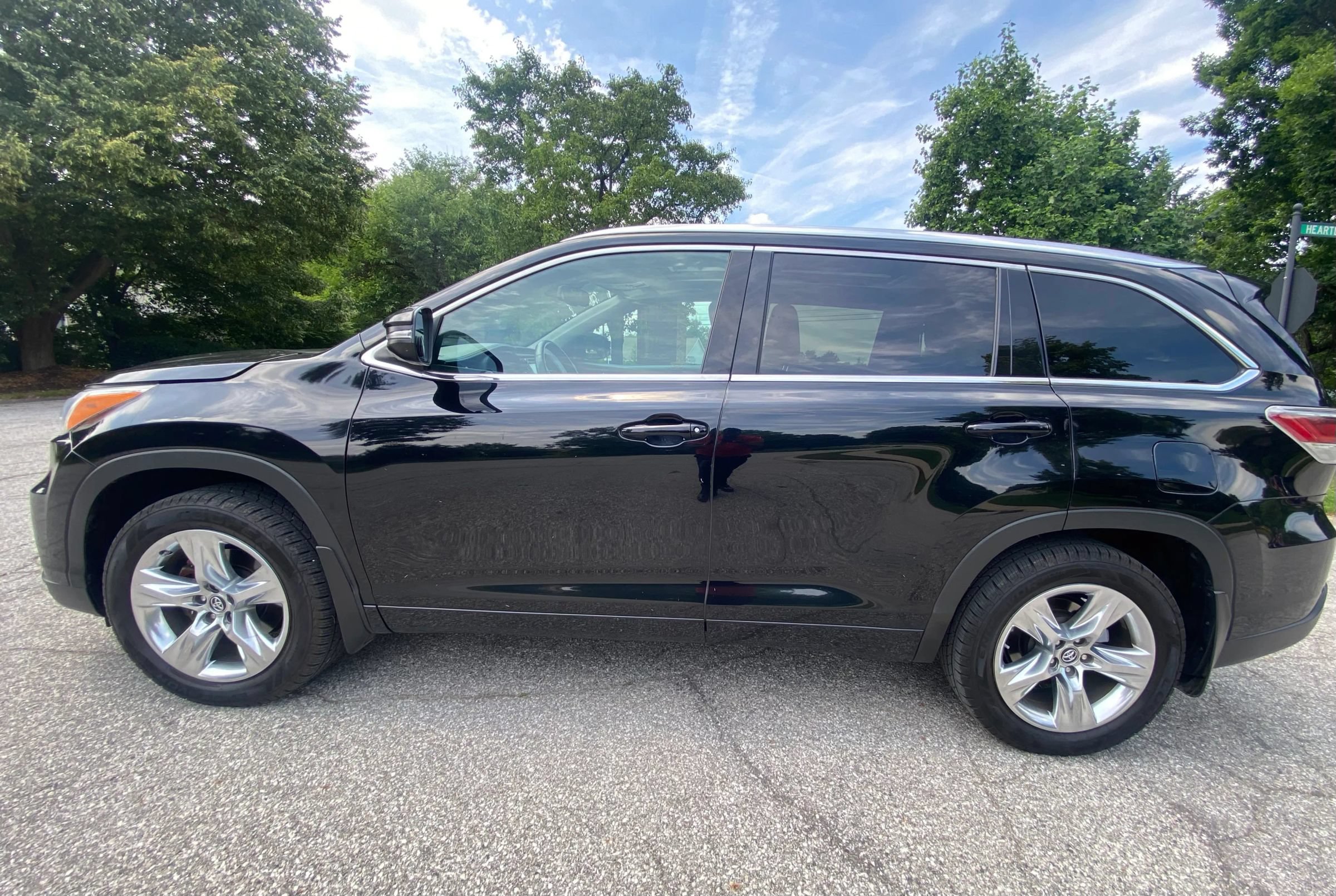 Used 2016 Toyota Highlander Limited Platinum AWD/4WD image 3