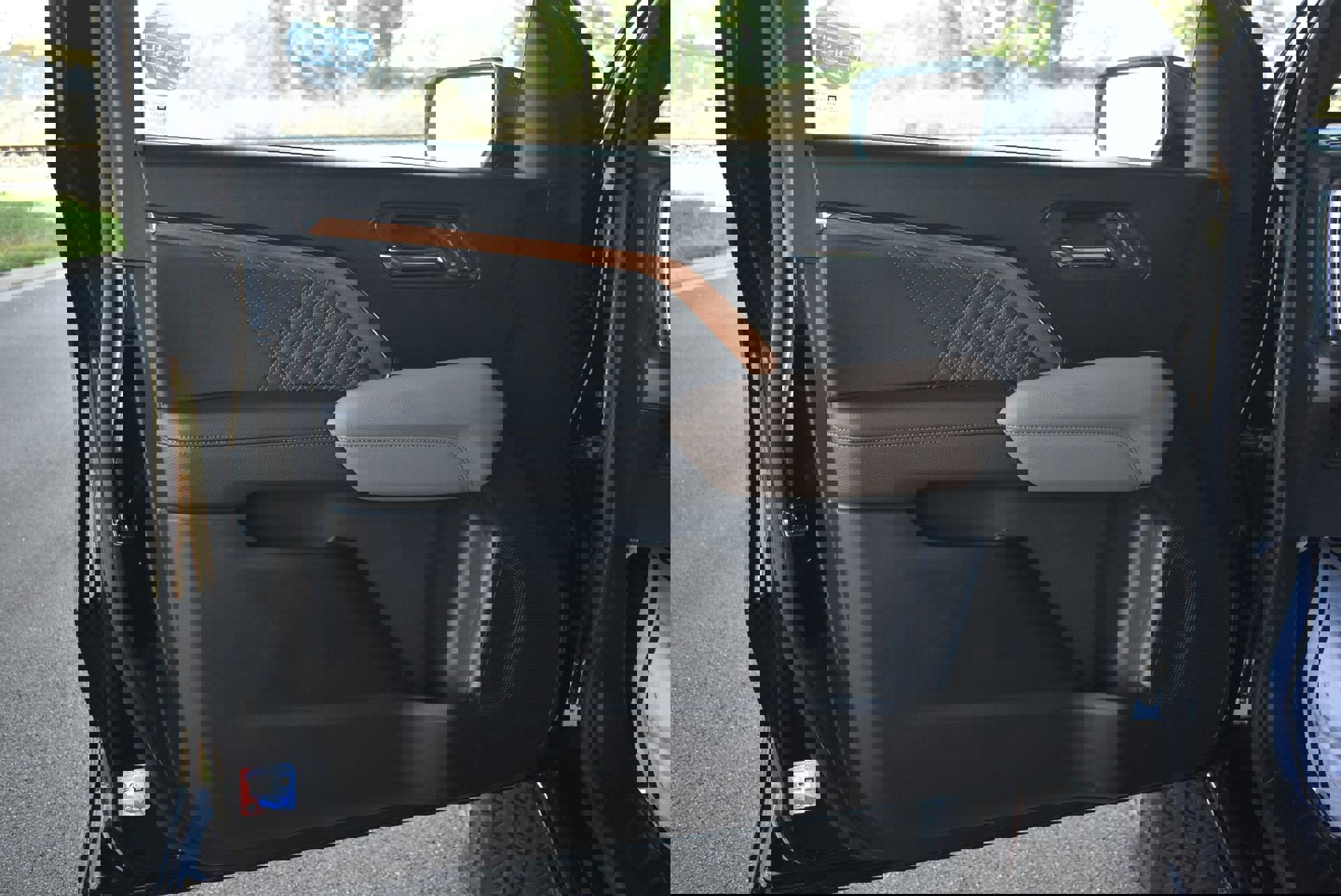 New 2026 GMC Canyon Denali w/ LPO, Denali Black Edition image 12