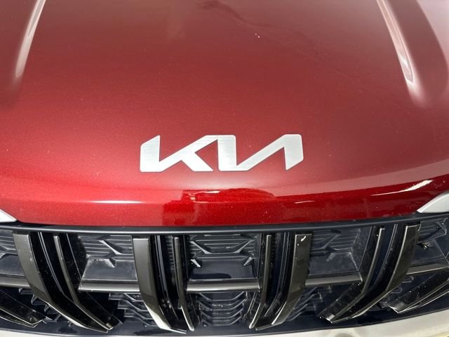 Used 2023 Kia Carnival LX image 9