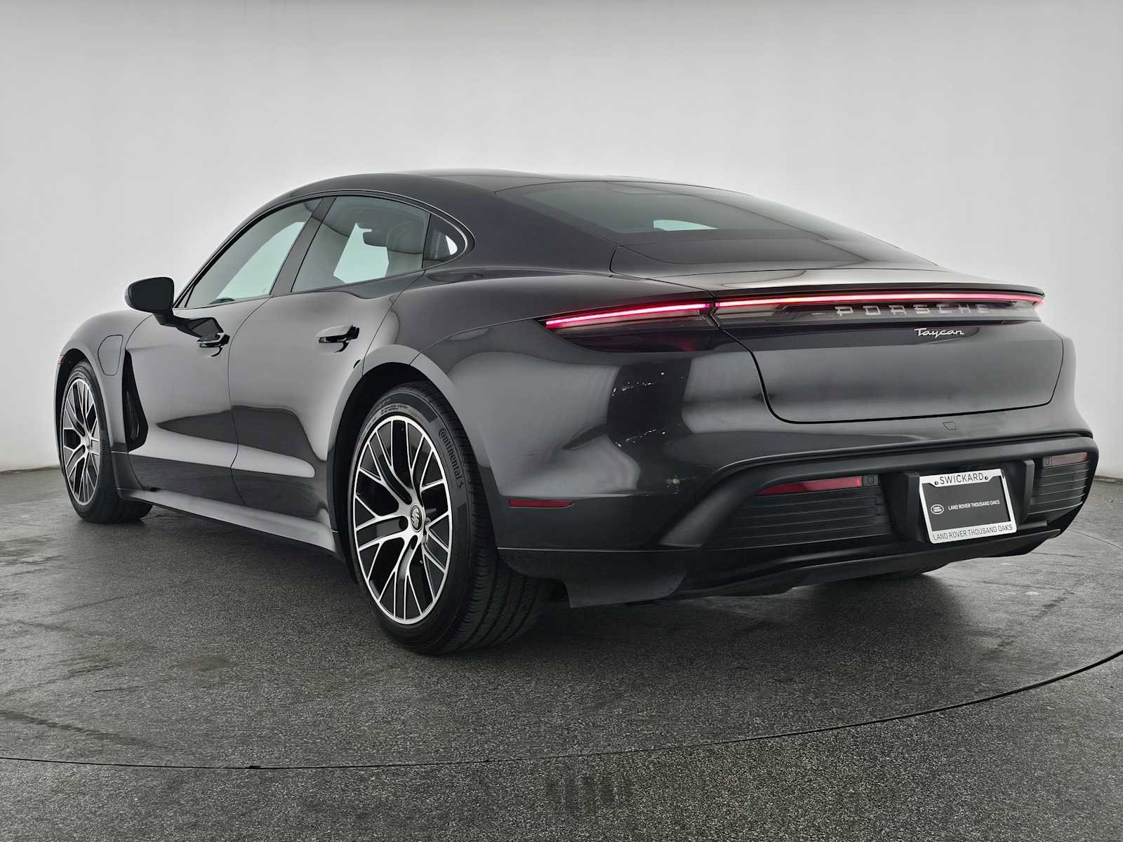 Used 2021 Porsche Taycan image 3