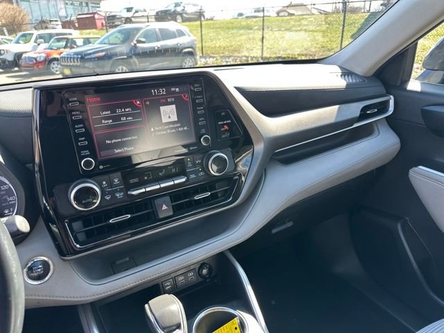 Used 2022 Toyota Highlander LE image 32