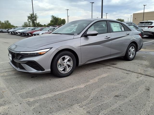 New 2025 Hyundai Elantra SE