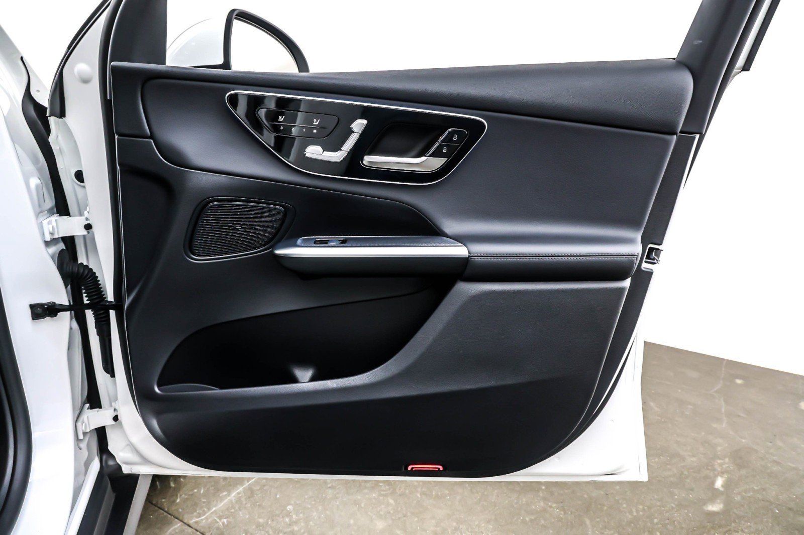 Certified 2025 Mercedes-Benz GLC 300 image 24