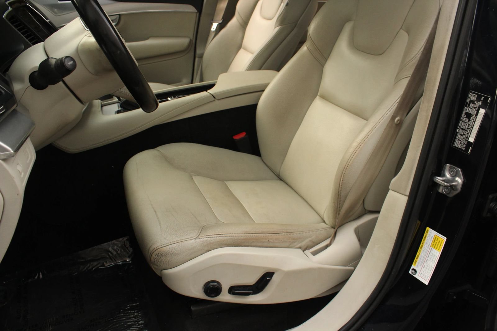 Used 2017 Volvo XC90 T6 Momentum AWD/4WD image 17