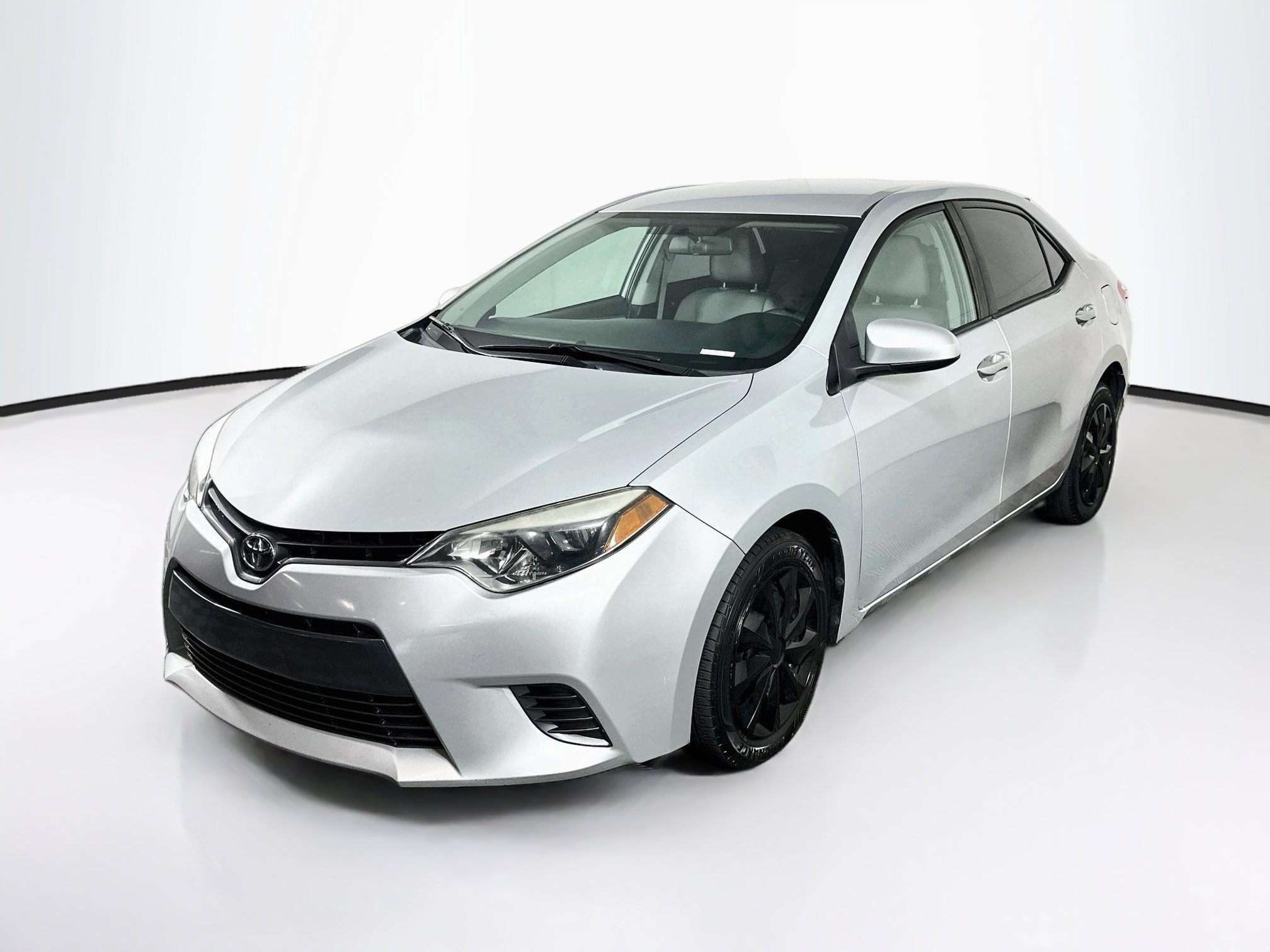 Used 2015 Toyota Corolla LE FWD image 3