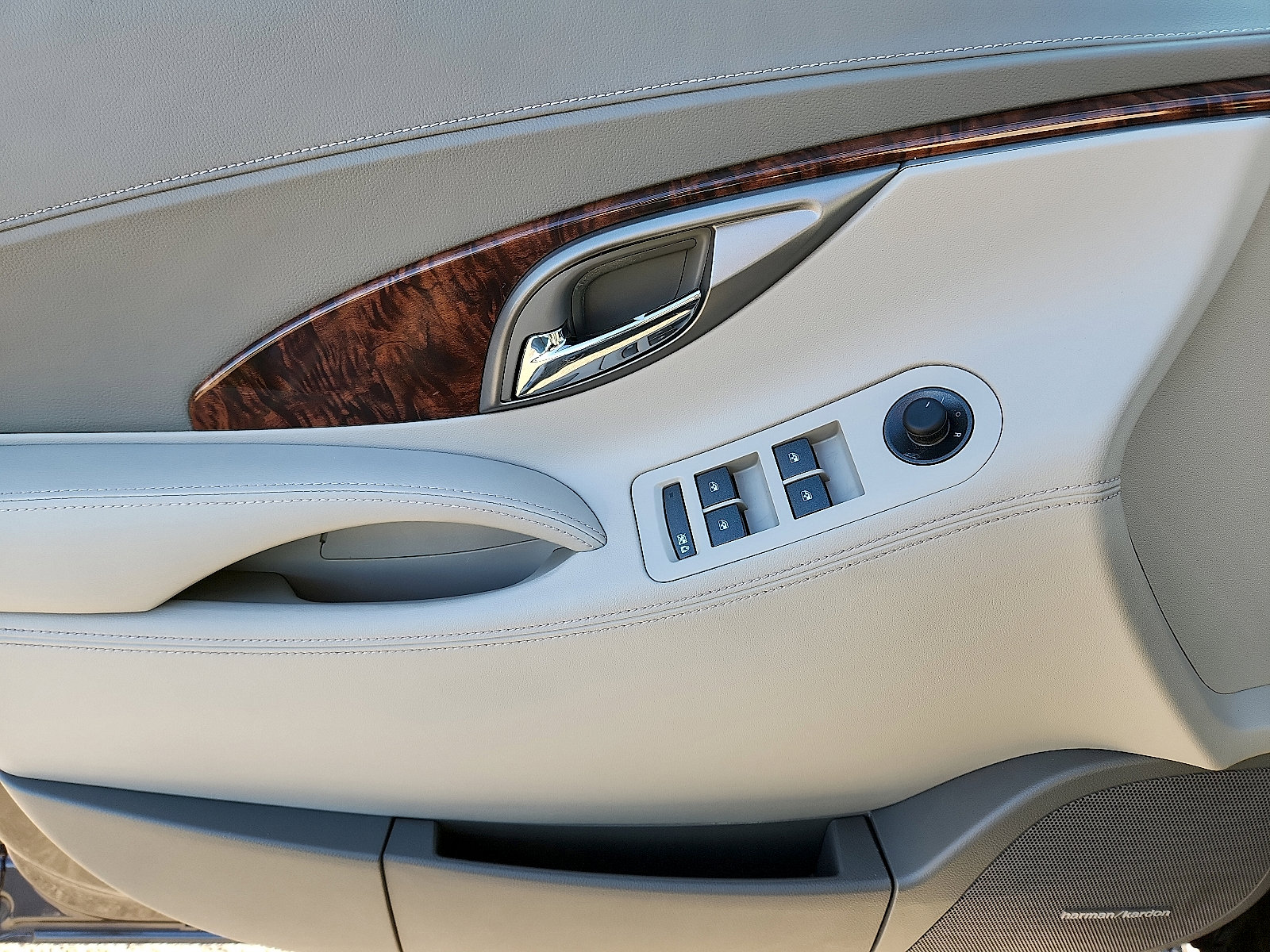 Used 2013 Buick LaCrosse Touring image 12