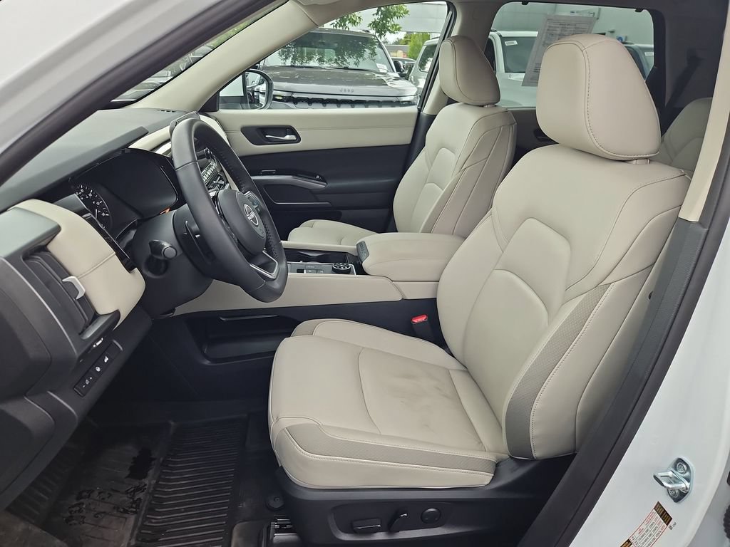 Used 2025 Nissan Pathfinder SL w/ Cargo Package AWD/4WD image 12