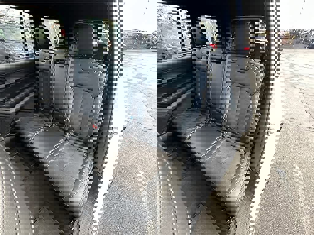 Used 2024 Jeep Grand Cherokee L Laredo image 13