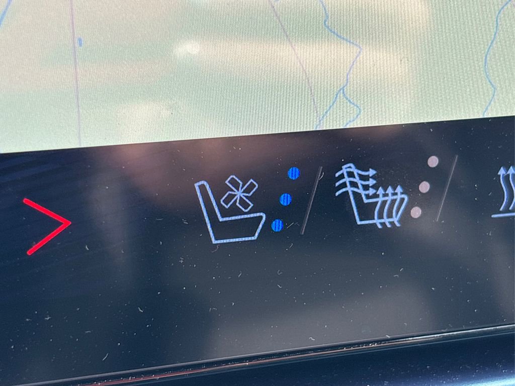 Used 2025 Chevrolet Equinox EV LT w/ Convenience Package II image 41