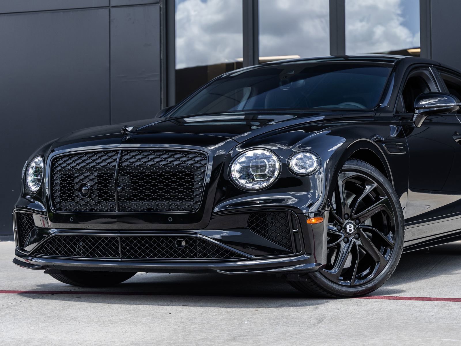 Used 2025 Bentley Flying Spur Plug-In Hybrid AWD/4WD image 3