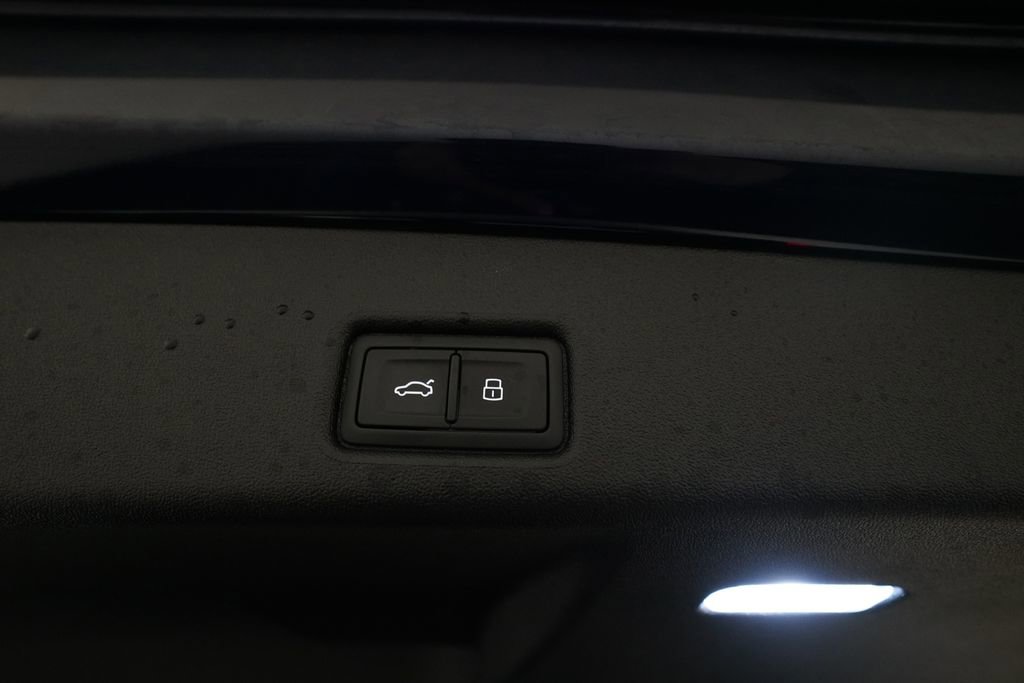 Used 2025 Audi Q5 Premium w/ Convenience Package AWD/4WD image 15