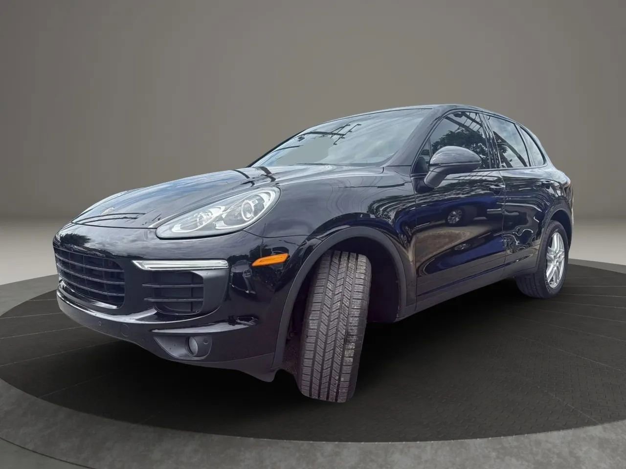 Used 2017 Porsche Cayenne w/ Premium Package image 3