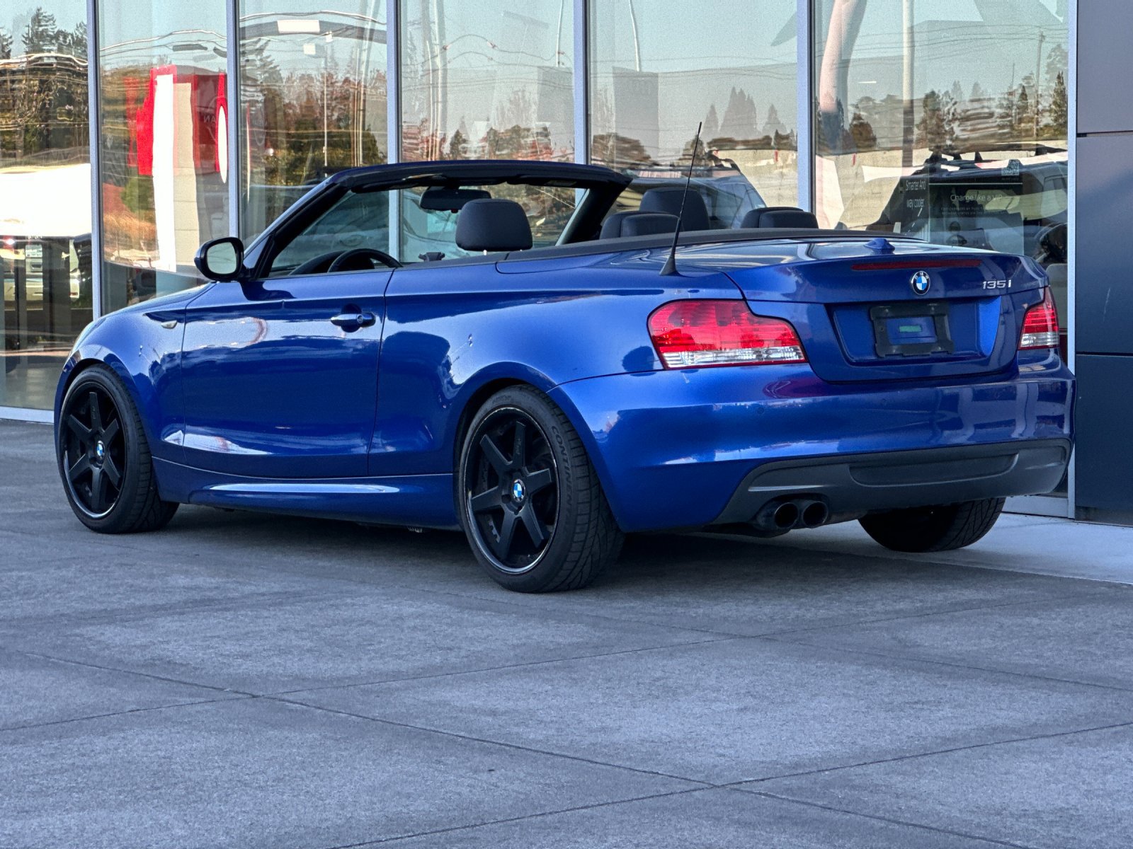 Used 2010 BMW 135i Convertible RWD image 7
