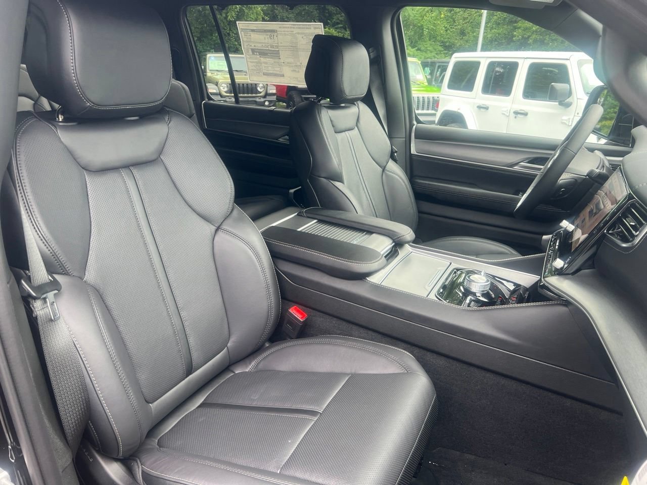 New 2026 Jeep Grand Wagoneer Limited AWD/4WD image 23