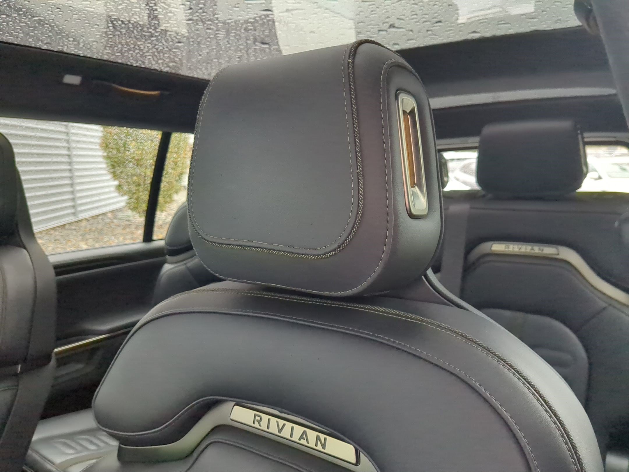 Used 2025 Rivian R1S Adventure Dual AWD/4WD image 24