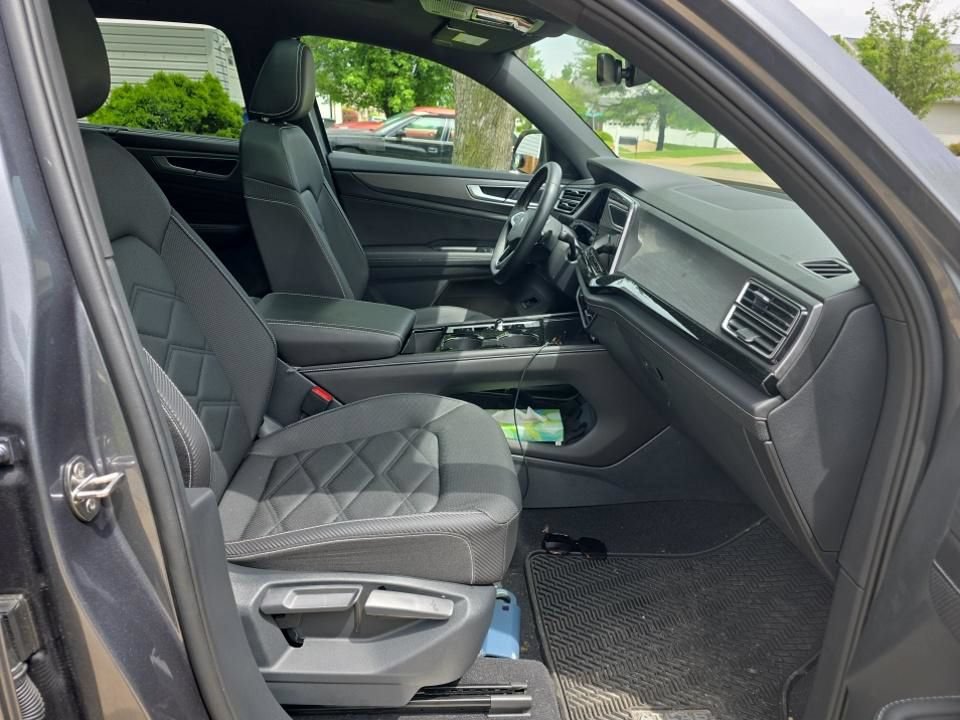 Used 2025 Volkswagen Atlas Cross Sport SE w/ Panoramic Sunroof Package FWD image 37