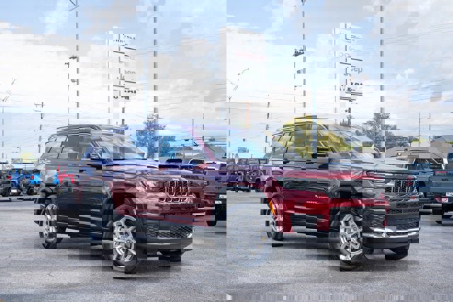 New 2025 Jeep Grand Cherokee L Laredo image 7