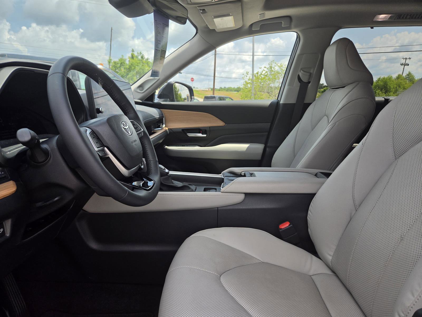 Used 2024 Toyota Grand Highlander FWD image 11