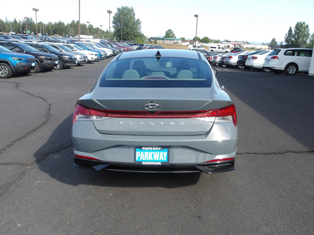 Used 2022 Hyundai Elantra SEL w/ Convenience + Premium Package FWD image 4