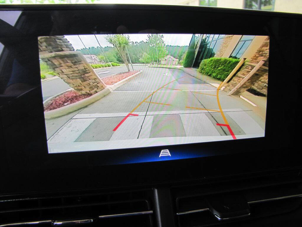 Used 2025 Chevrolet Trax LT w/ Driver Confidence Package FWD image 39
