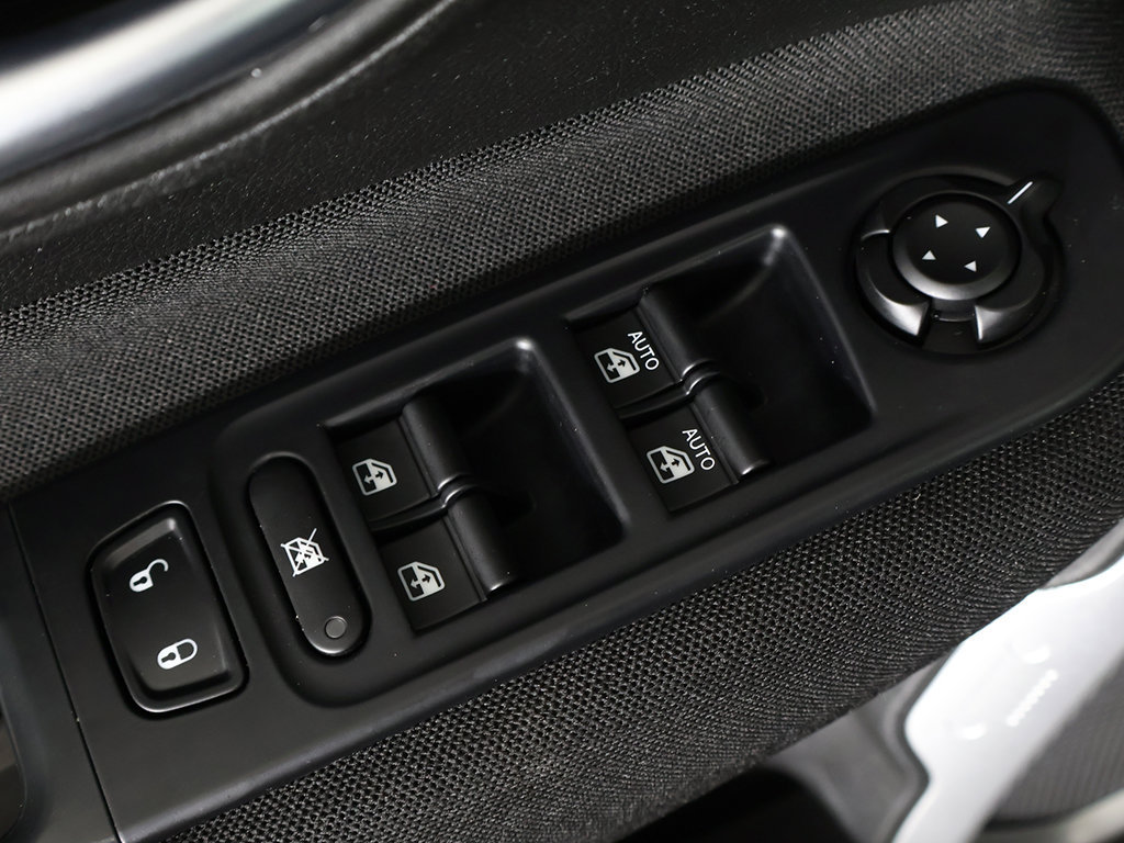 Used 2019 Jeep Renegade Latitude AWD/4WD image 32