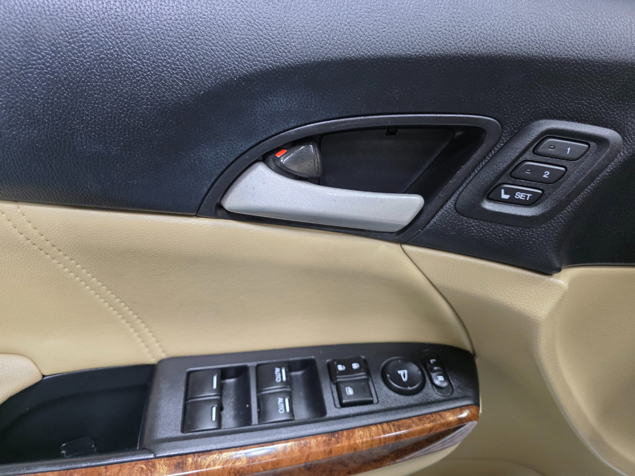 Used 2012 Honda Accord EX-L image 18