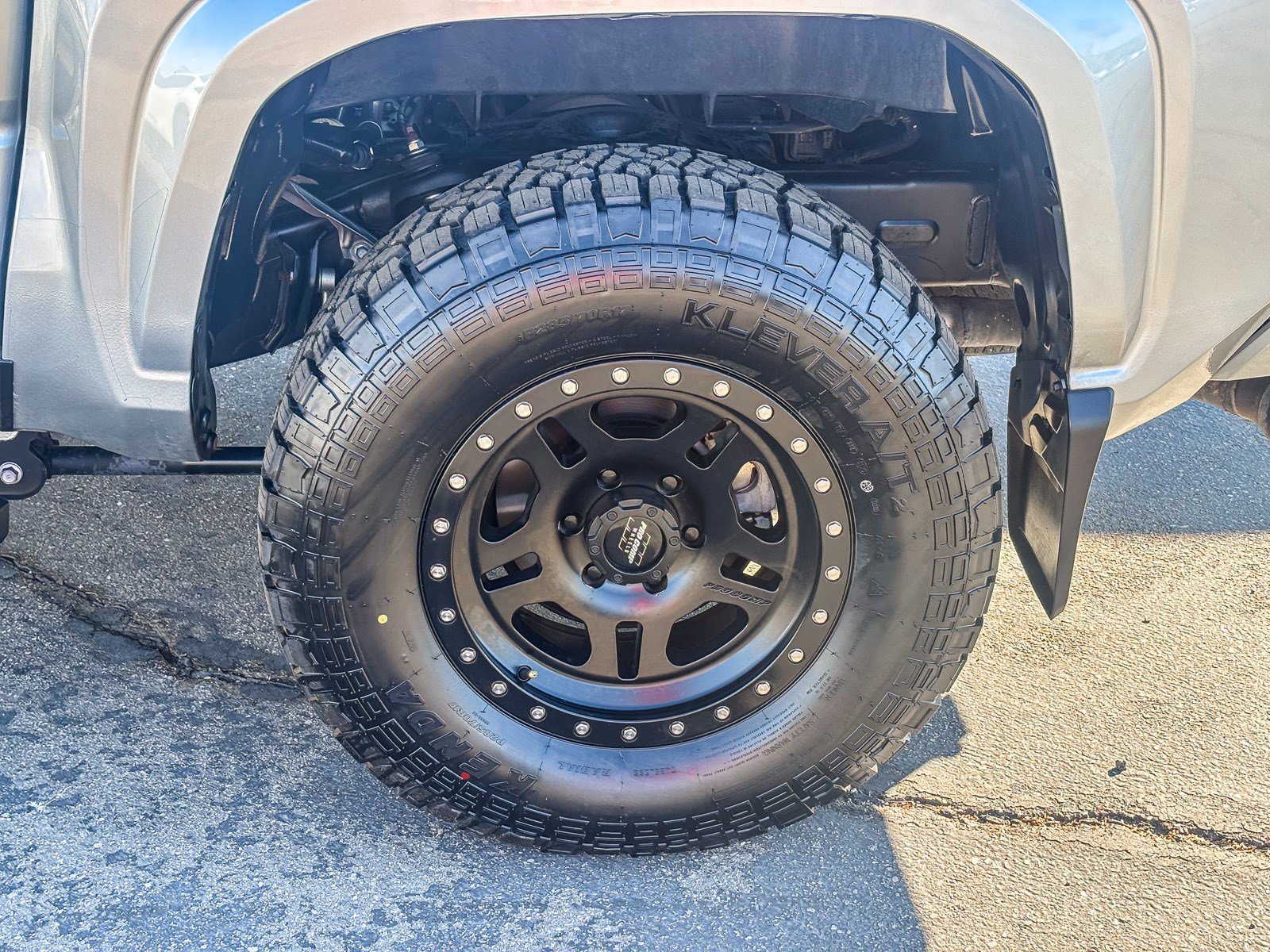 Used 2025 Toyota Tacoma SR5 AWD/4WD image 13