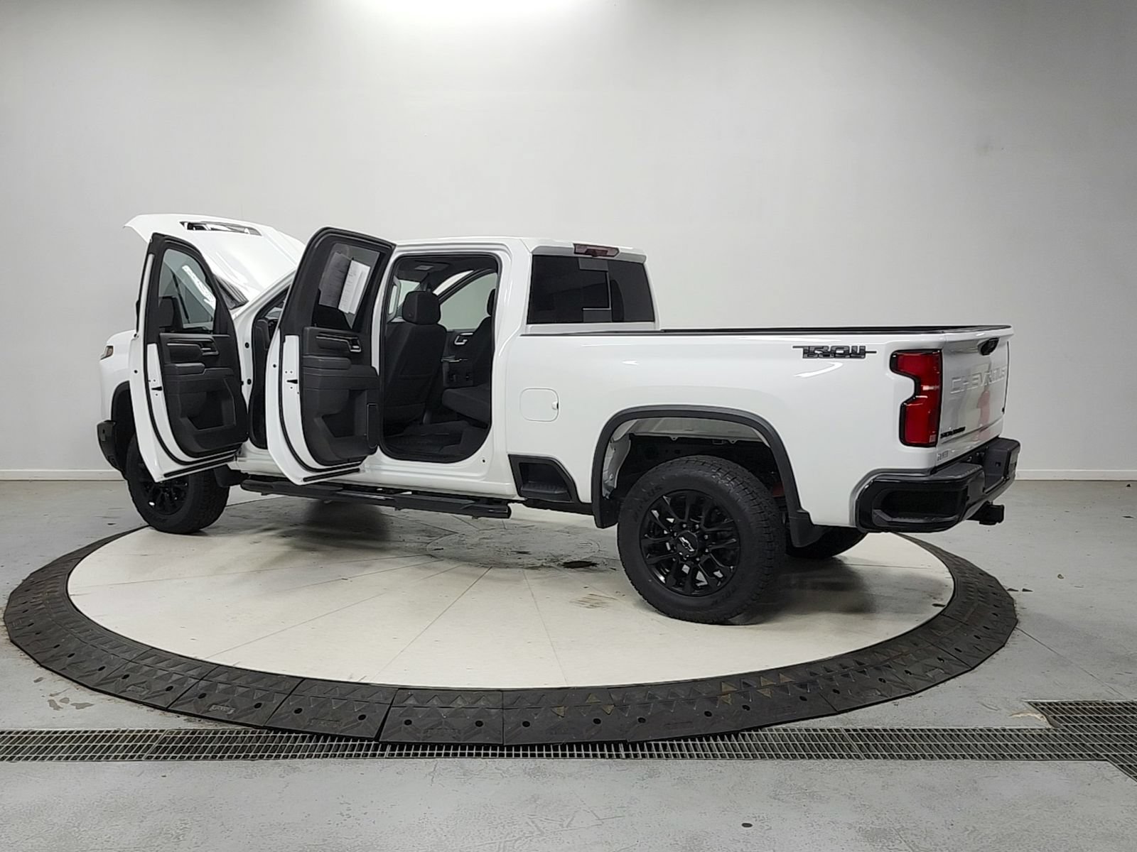 Used 2025 Chevrolet Silverado 2500 LT w/ Trail Boss Package AWD/4WD image 14