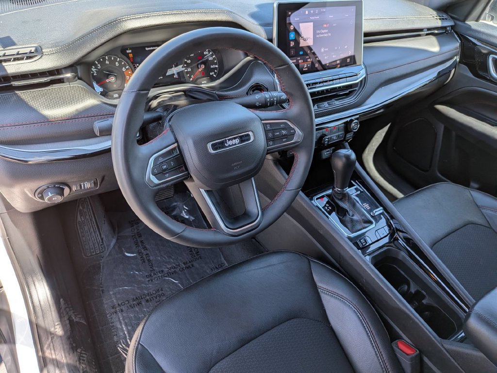 Used 2025 Jeep Compass Trailhawk AWD/4WD image 16