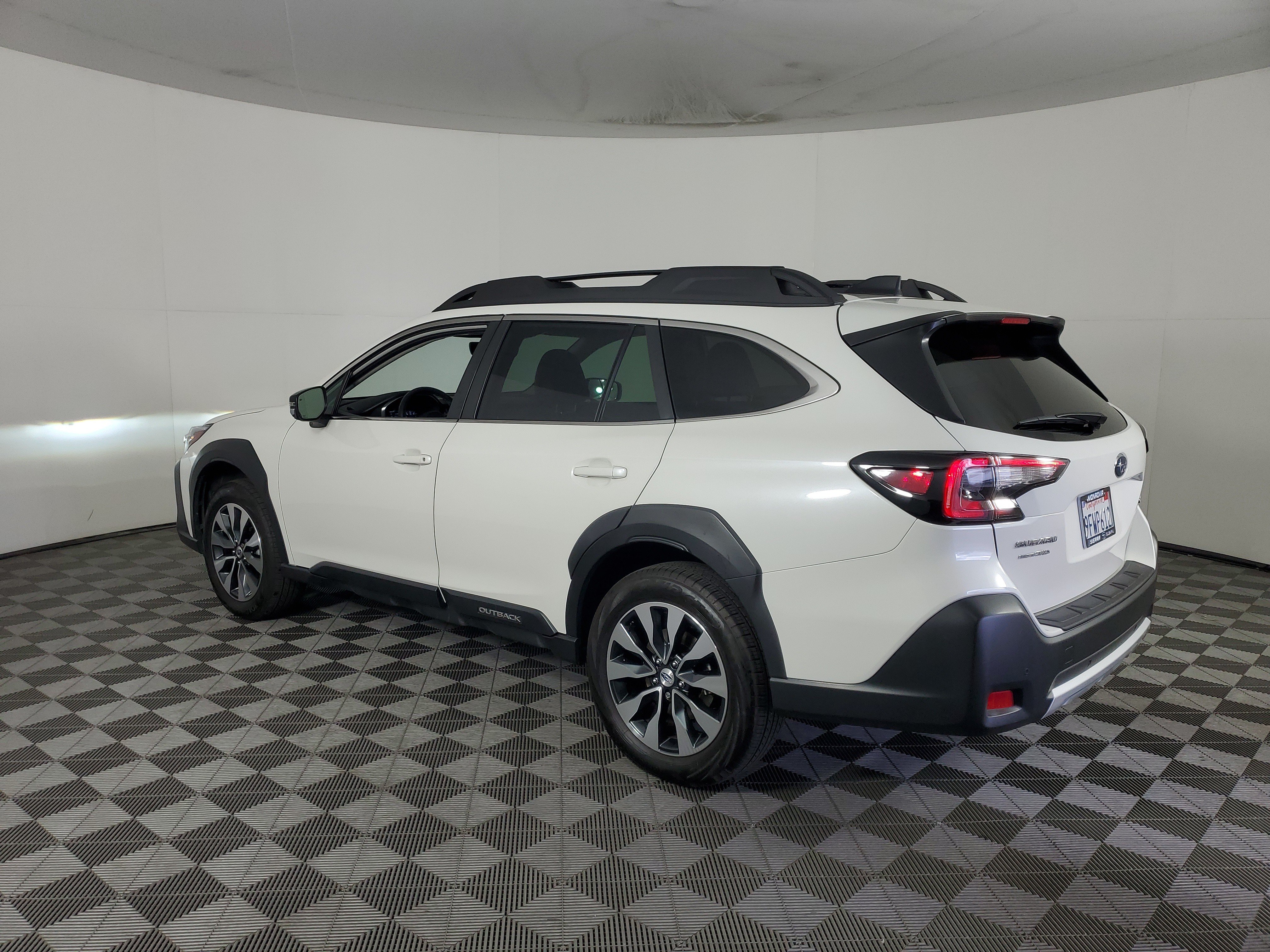 Used 2023 Subaru Outback Limited AWD/4WD image 6