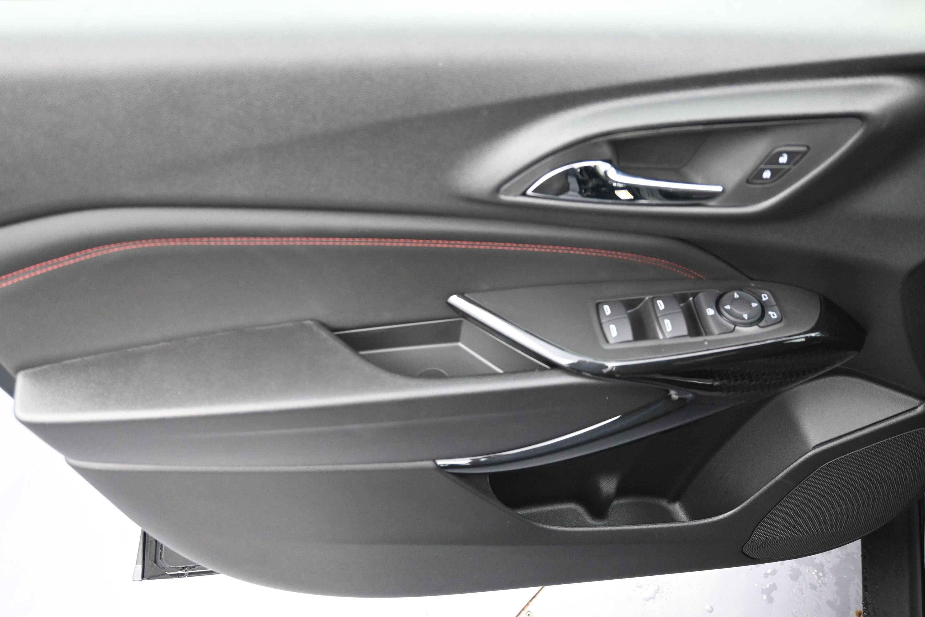 New 2026 Chevrolet Trax RS w/ Sunroof Package FWD image 23