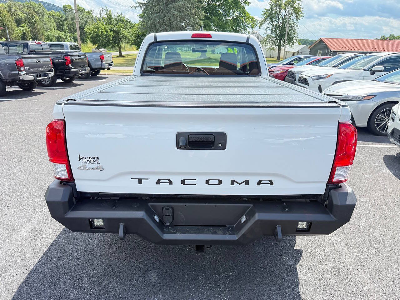 Used 2016 Toyota Tacoma SR AWD/4WD image 4