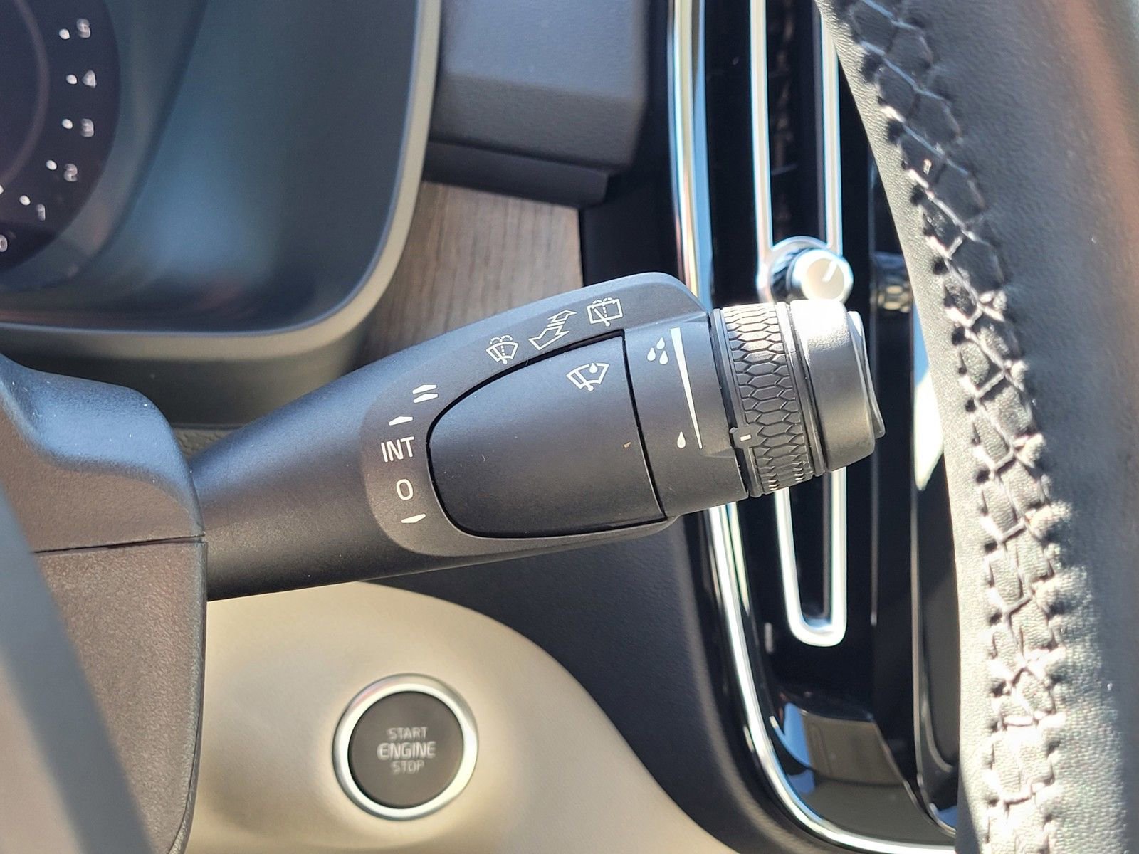 Certified 2023 Volvo XC40 B5 Plus w/ Driver Assist Package image 17