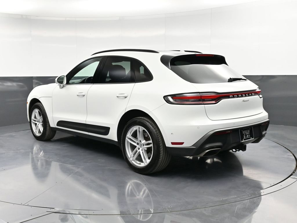 Certified 2022 Porsche Macan image 3