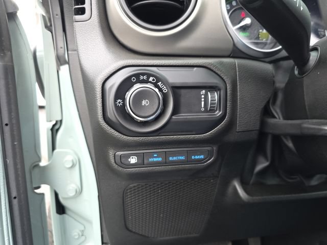 Used 2023 Jeep Wrangler Unlimited w/ Sun & Screen Package AWD/4WD image 23
