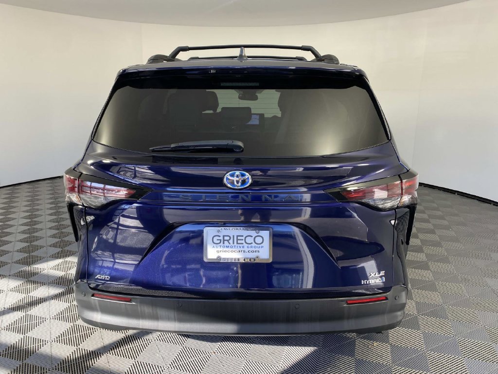Used 2024 Toyota Sienna XLE w/ XLE Plus Package AWD/4WD image 7