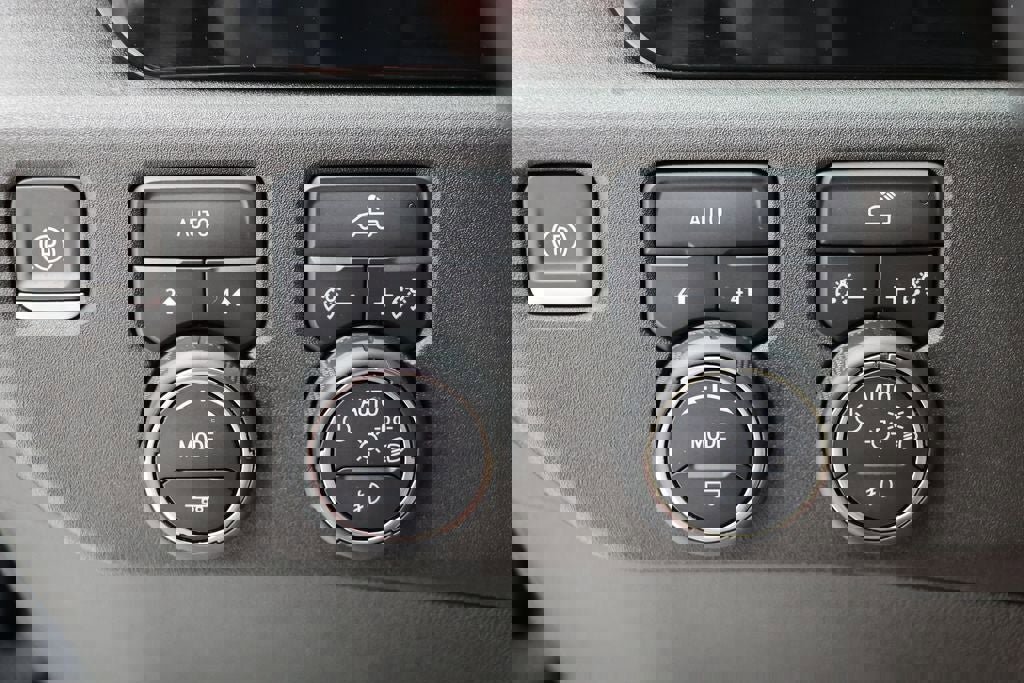 Used 2023 Chevrolet Silverado 1500 RST w/ Redline Edition AWD/4WD image 30