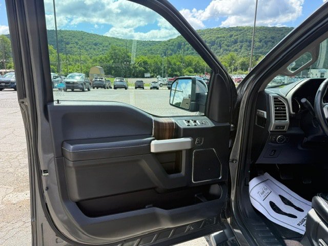 Used 2016 Ford F150 Lariat w/ Equipment Group 502A Luxury AWD/4WD image 9