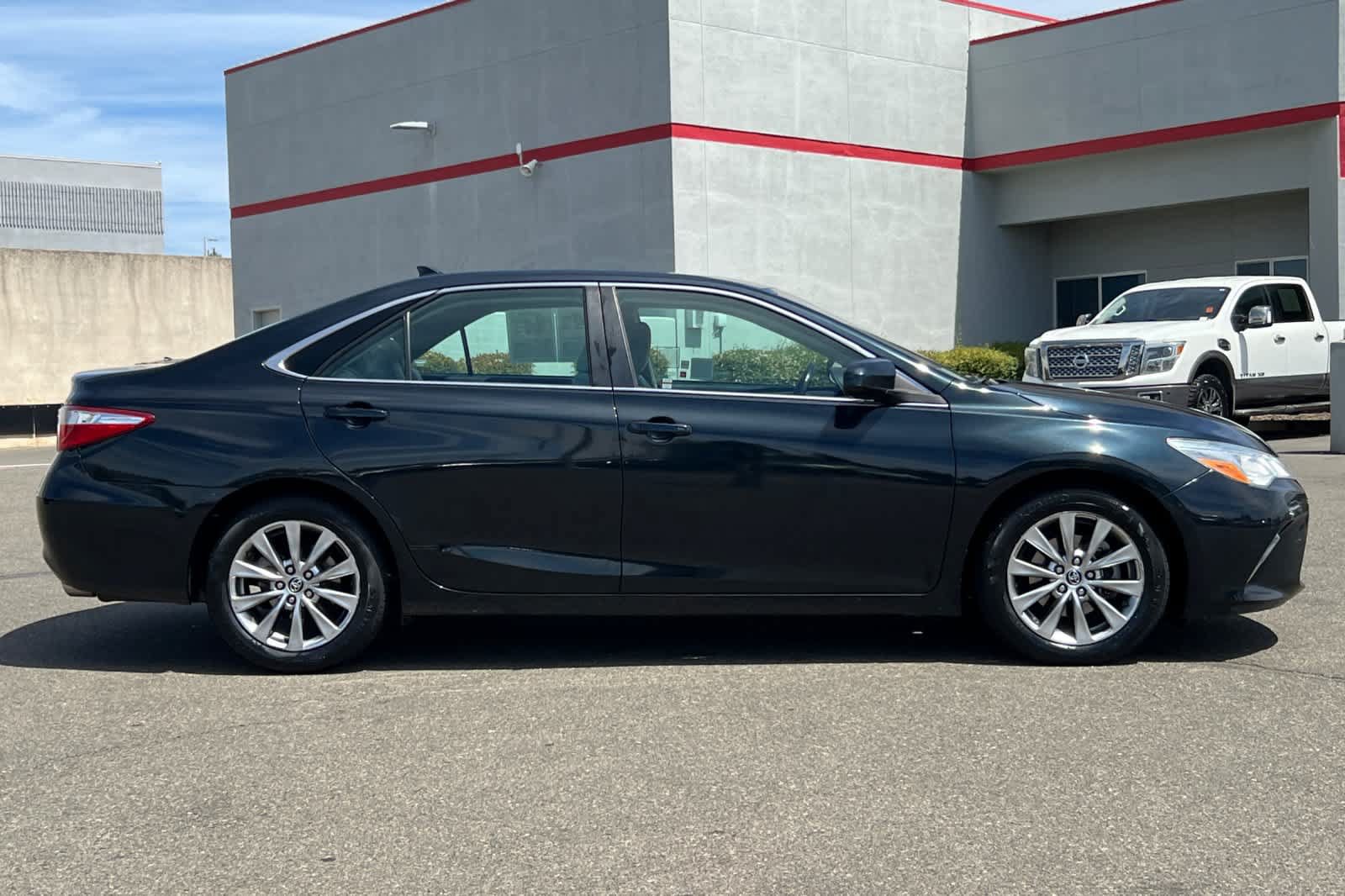 Used 2015 Toyota Camry XLE w/ Advanced Technology Package FWD image 6