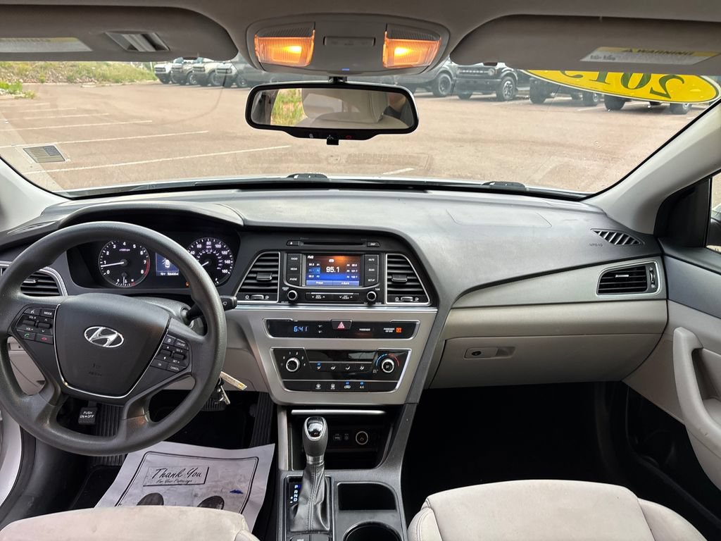 Used 2015 Hyundai Sonata SE w/ Option Group 09 FWD image 16