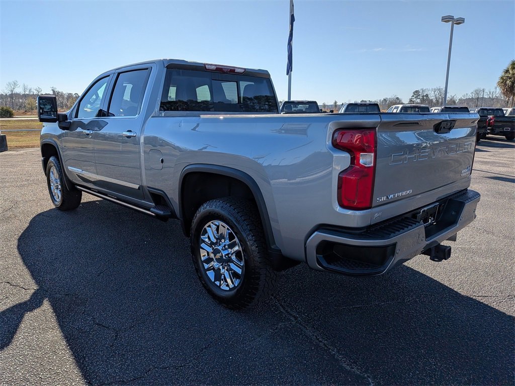 Used 2024 Chevrolet Silverado 2500 High Country w/ High Country Premium Package image 6
