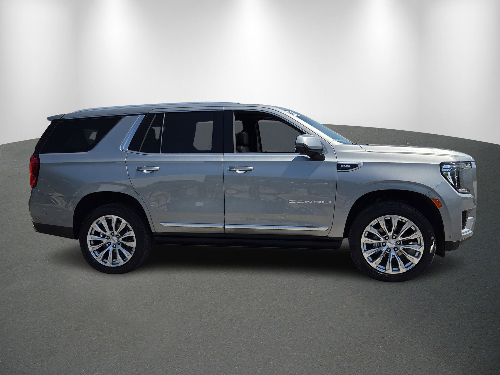 Used 2024 GMC Yukon Denali w/ Denali Reserve Package image 8
