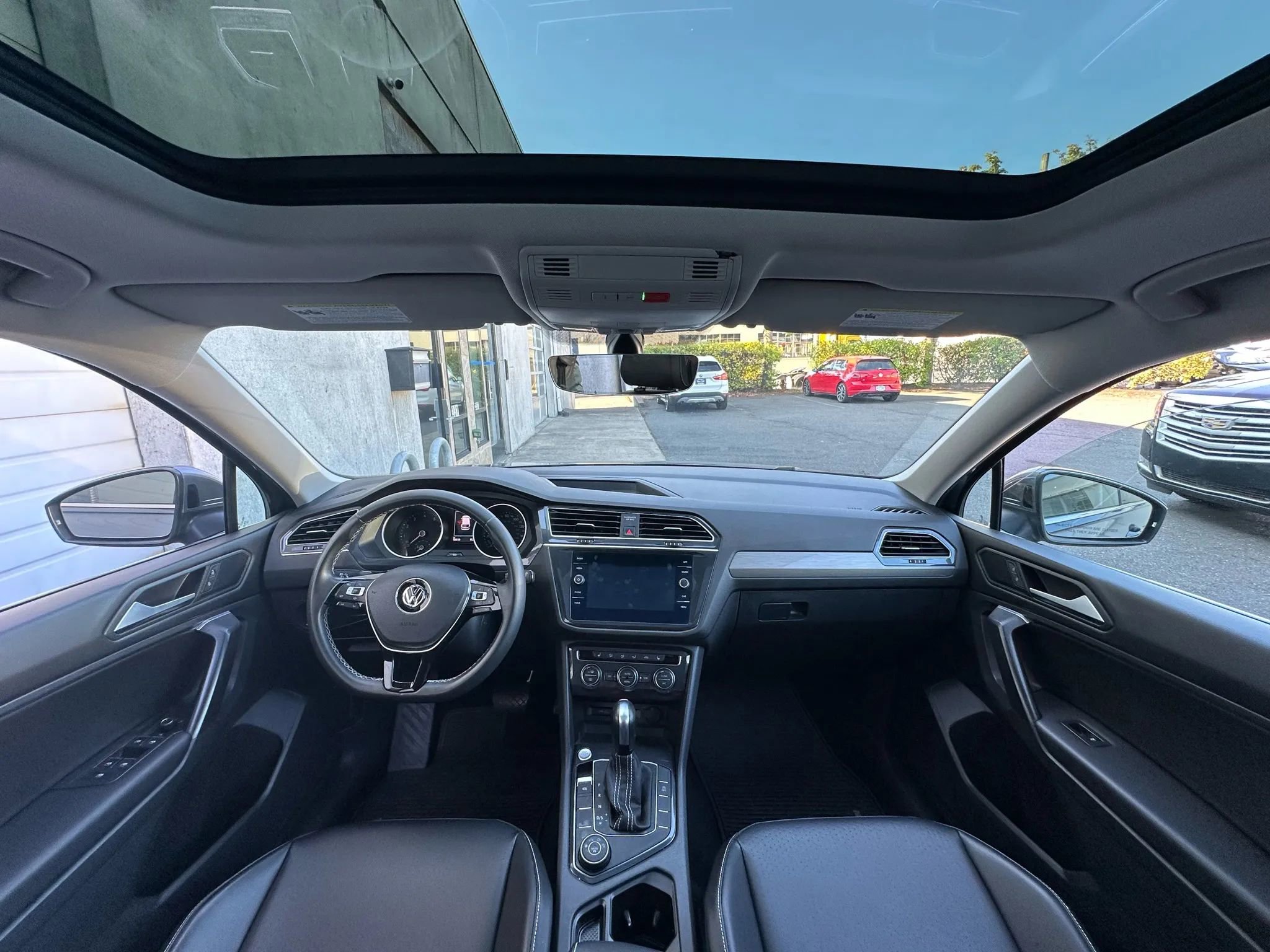 Used 2021 Volkswagen Tiguan SE w/ Panoramic Sunroof Package image 13