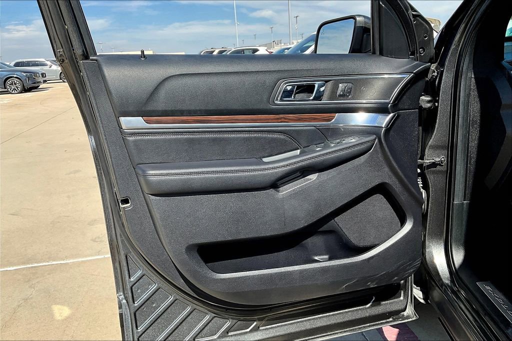 Used 2019 Ford Explorer Limited w/ Ford Safe & Smart Package image 21