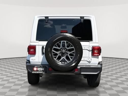 Used 2024 Jeep Wrangler Unlimited Sahara AWD/4WD image 4