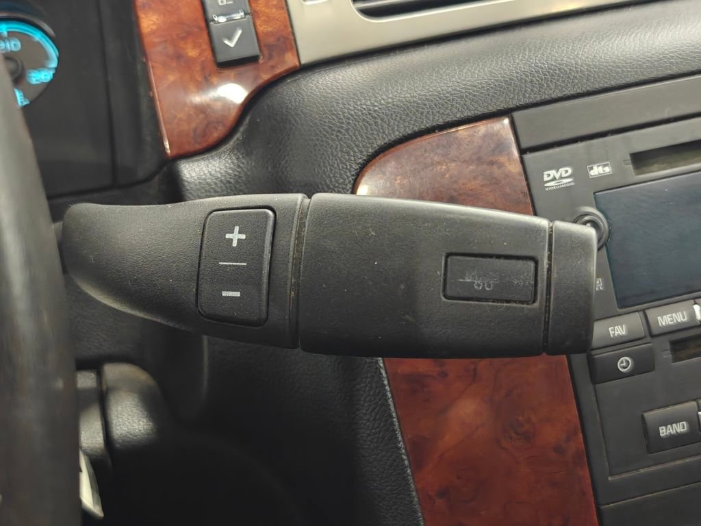 Used 2013 Chevrolet Suburban LT image 16