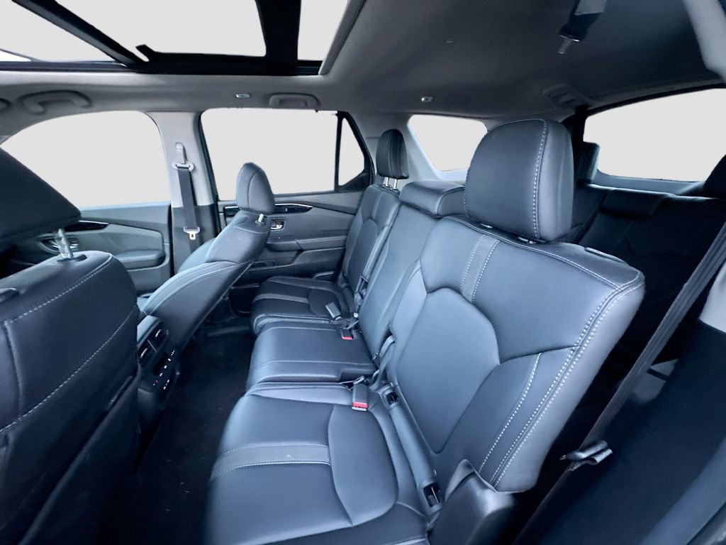 Used 2025 Honda Pilot Touring image 25