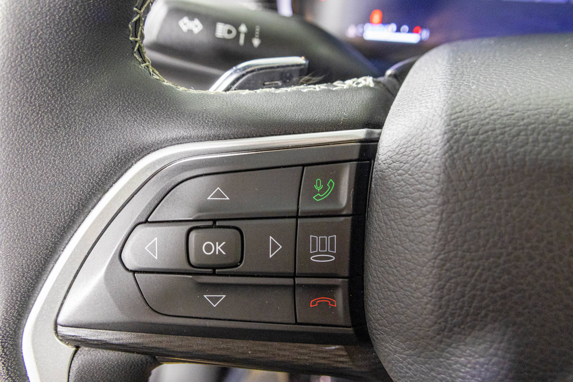 Used 2024 Jeep Grand Cherokee Laredo AWD/4WD image 33